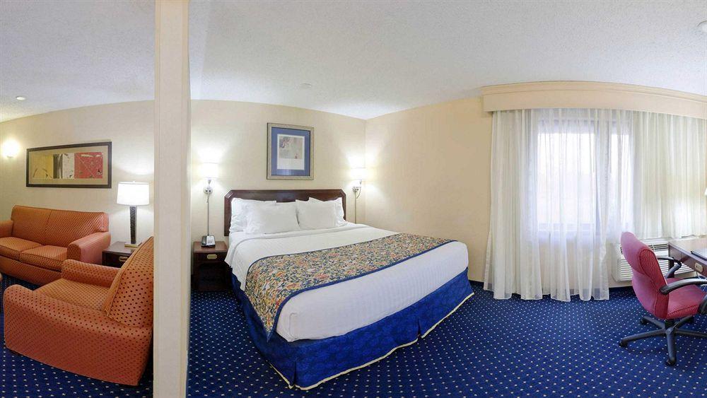 Clarion Inn Merrillville Exterior photo